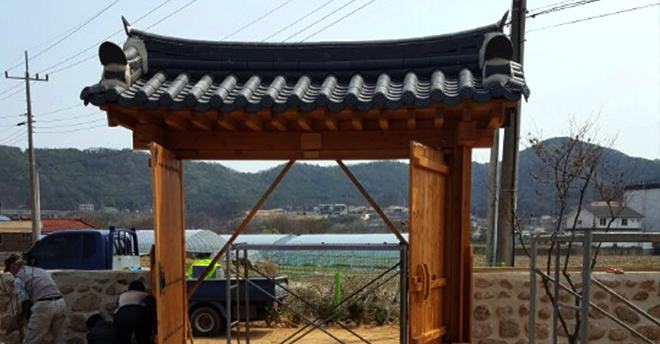 솟을대문 한식기와 시공